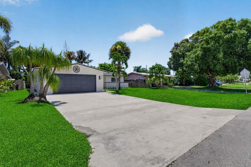 3 bedroom Single Family Residence at 514 Riverside Drive, Palm Beach Gardens Estates, Palm Beach Gardens — photo 2