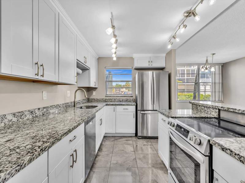 2 bedroom Condominium at 2741 Taft Street #104, Watergate Condominium No 4, Hollywood — photo 3