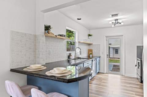 827 Nathan Hale Road, West Palm Beach FL - photo 6 of 51