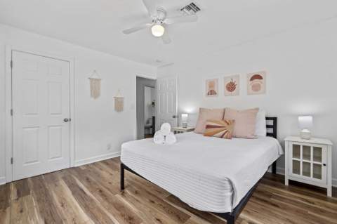 827 Nathan Hale Road, West Palm Beach FL - photo 13 of 51
