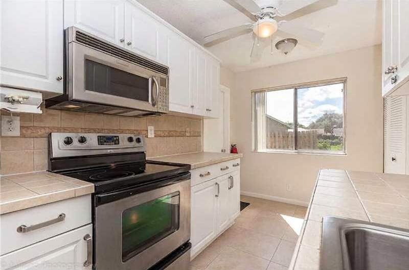 3 bedroom Single Family Residence at 2681 NW 108th Avenue, Heathwood, Sunrise — photo 3