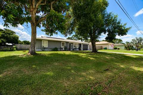 4703 Myrtle Drive, Fort Pierce FL - photo 8 of 39