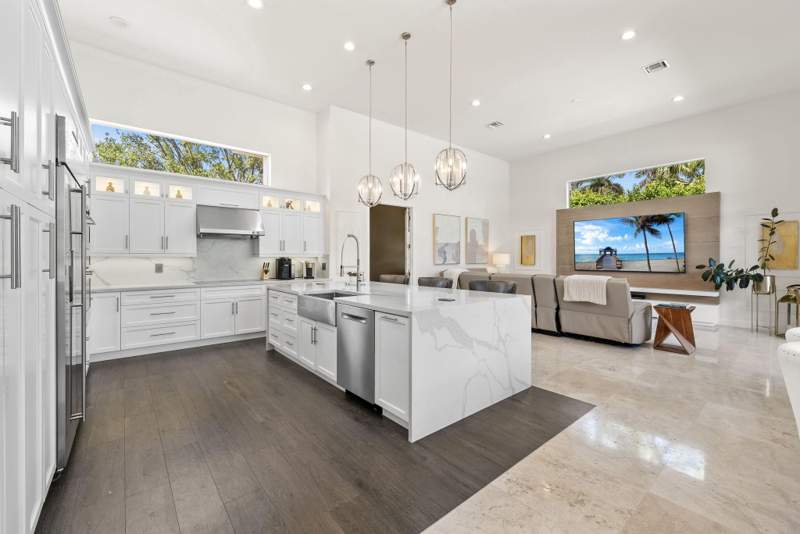 5 bedroom Single Family Residence at 2480 Poinciana Lane, SECTOR 7 -, Weston — photo 4