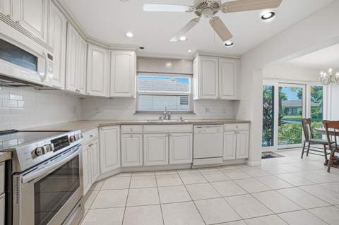 4843 Greentree Lane #B, Boynton Beach FL - photo 7 of 32