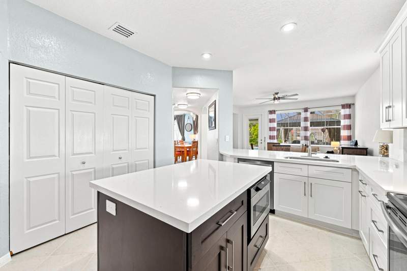 4 bedroom Single Family Residence at 12115 NW 52nd Court, Wyndham Lakes, Coral Springs — photo 4