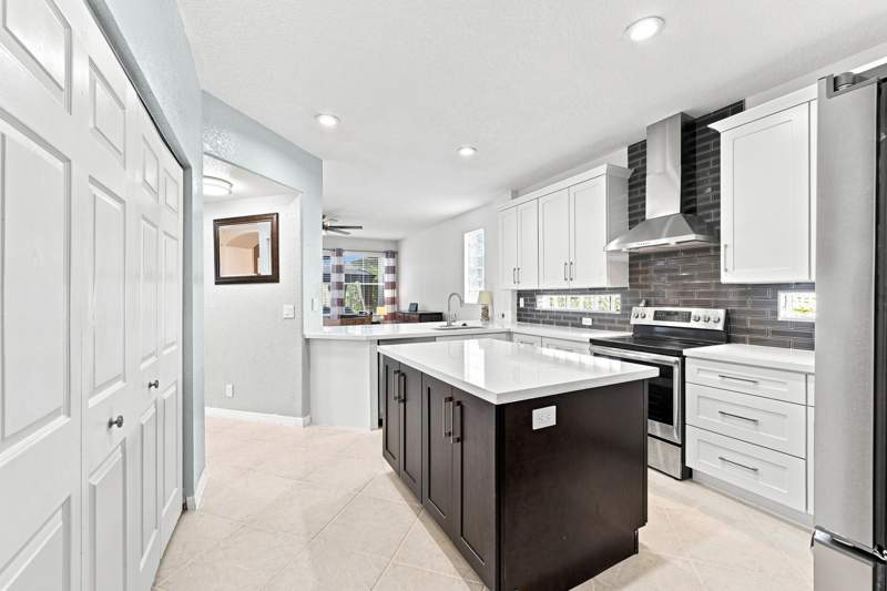 4 bedroom Single Family Residence at 12115 NW 52nd Court, Wyndham Lakes, Coral Springs — photo 2