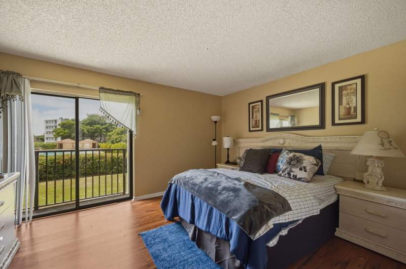 1 bedroom Condominium at 8620 N Sherman Circle #204, Lakeshore At University, Miramar — photo 4
