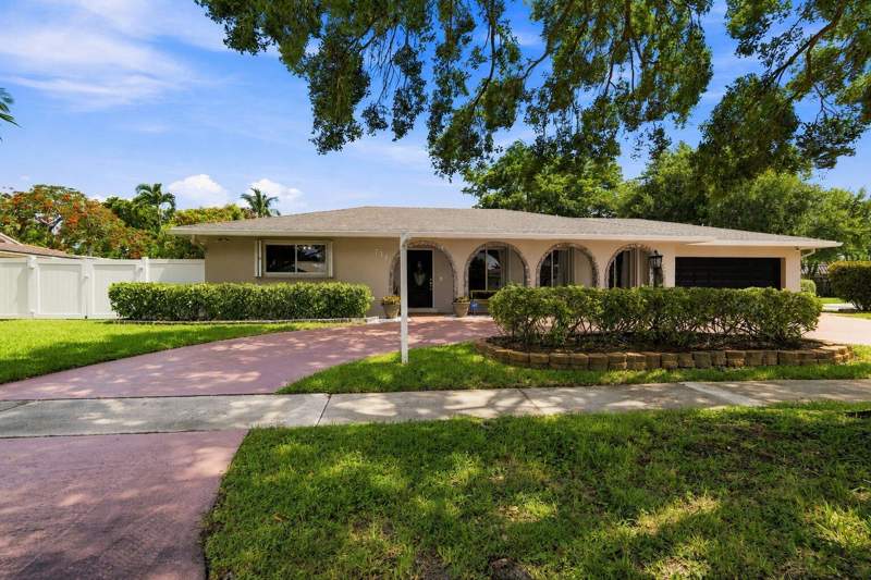 4 bedroom Single Family Residence at 7381 SW 9th Street, Royal Palm Estates Sec 4, Plantation — photo 2