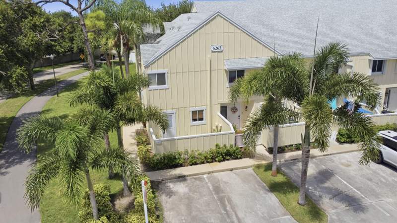 2 bedroom Townhouse at 6263 Riverwalk Lane #1, Riverwalk 2, Jupiter — photo 2