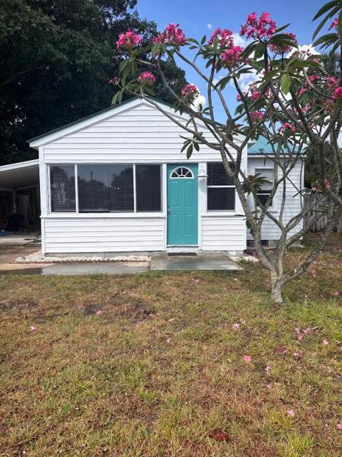 2472 NE Pine Avenue, Jensen Beach FL - photo 13 of 23
