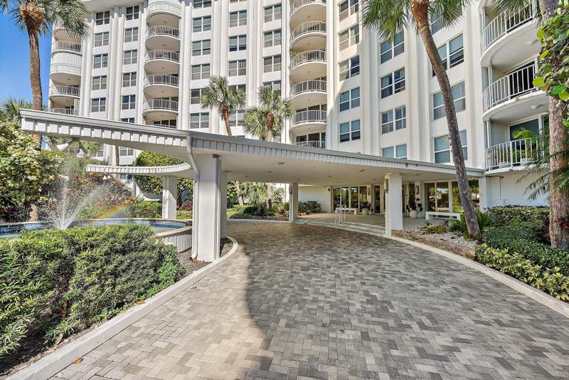 2 bedroom Stock Cooperative at 2295 S Ocean Boulevard #418, Twenty Two Ninety Five South Ocean Blvd, Palm Beach — photo 3