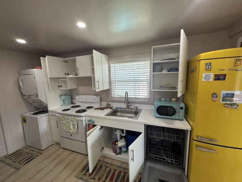 2 bedroom Single Family Residence at 2472 NE Pine Avenue, Jensen Beach Homesites, Jensen Beach — photo 5