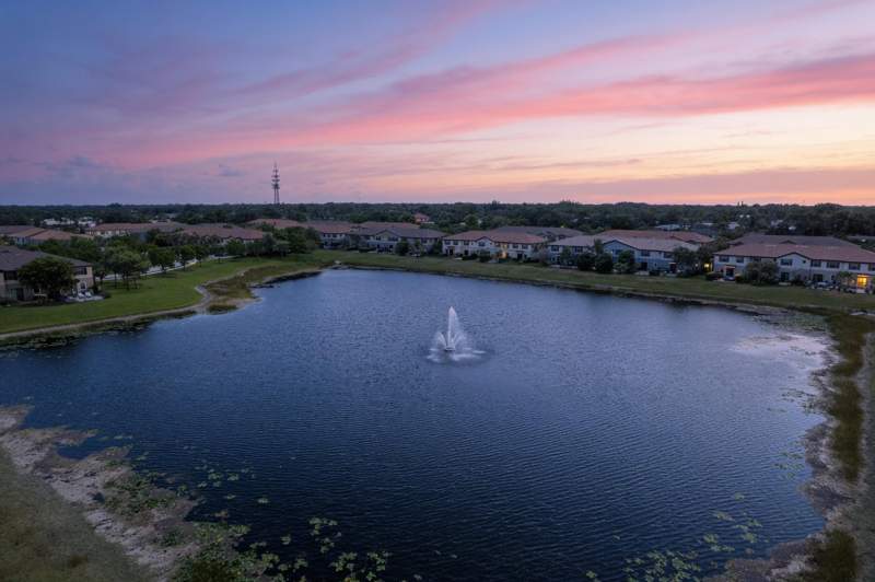 3 bedroom Townhouse at 13044 Anthorne Lane, Flavor Pict Townhomes Pud, Boynton Beach — photo 2