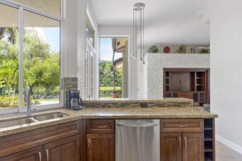 875 Bayside Lane, Weston FL - photo 13 of 43