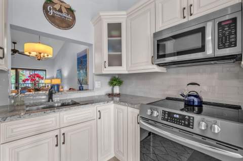 3318 Lucerne Park Drive, Greenacres FL - photo 10 of 46