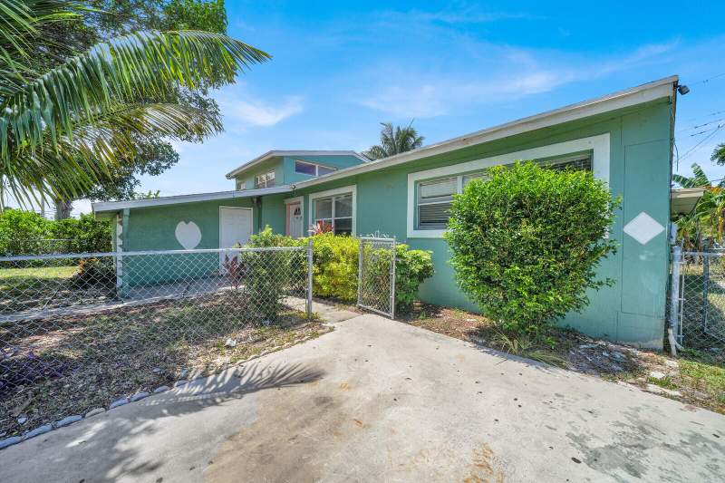 3 bedroom Single Family Residence at 111 Ocean Parkway, Rolling Green Ridge 1st Add, Boynton Beach — photo 2