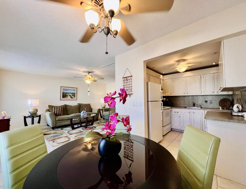 2 bedroom Condominium at 171 Chatham I, Century Village - Chatham Condos, West Palm Beach — photo 2