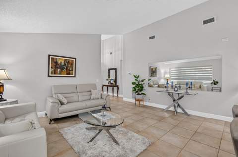 11135 Autoro Court, Boca Raton FL - photo 8 of 37