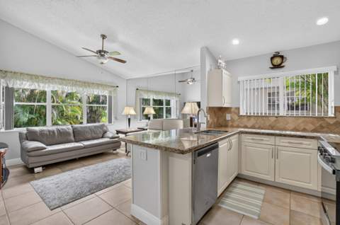 11135 Autoro Court, Boca Raton FL - photo 12 of 37