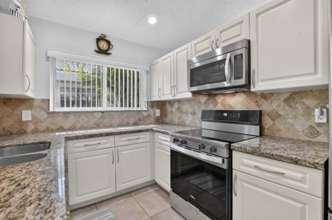11135 Autoro Court, Boca Raton FL - photo 10 of 37