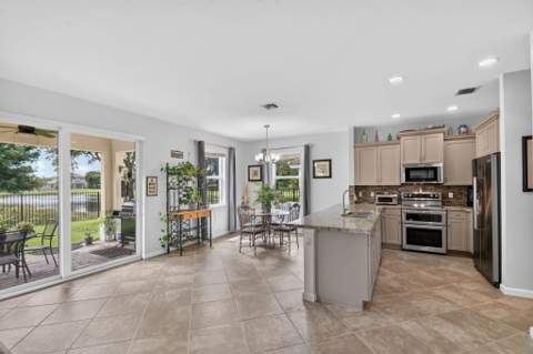 5652 Caranday Palm Drive, Greenacres FL - photo 12 of 54