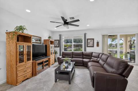 5652 Caranday Palm Drive, Greenacres FL - photo 11 of 54