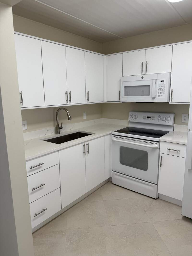 1 bedroom Condominium at 400 Village Green Circle #105, Village Green Windsor Condo, Palm Springs — photo 4