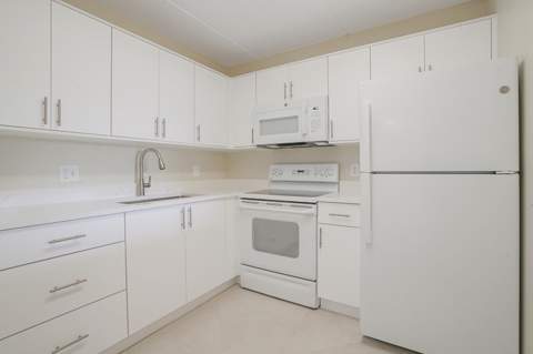 400 Village Green Circle #105, Palm Springs FL - photo 17 of 33