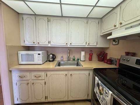 39 Dorchester B #39, West Palm Beach FL - photo 13 of 26