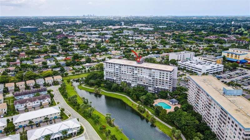 2 bedroom Condominium at 3850 Washington Street #812, Hillcrest East No 27 Condo Unit 812 Per Cdo Bk/Pg:, Hollywood — photo 3