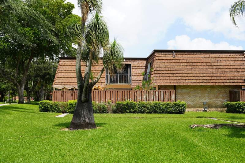 3 bedroom Townhouse at 1905 19th Lane, Sherwood Lakes Plat No 2, Greenacres — photo 4