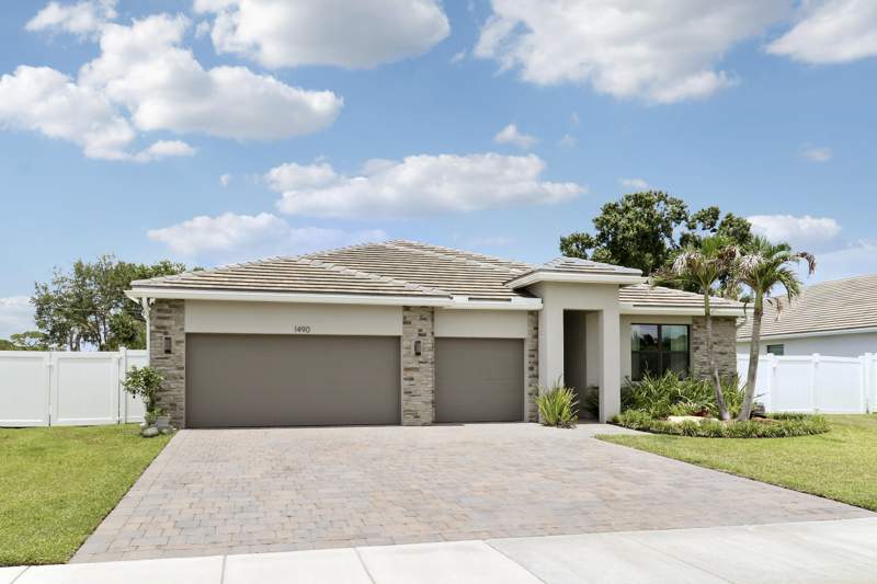 4 bedroom Single Family Residence at 1490 SW Lago Circle, The Oaks, Palm City — photo 2