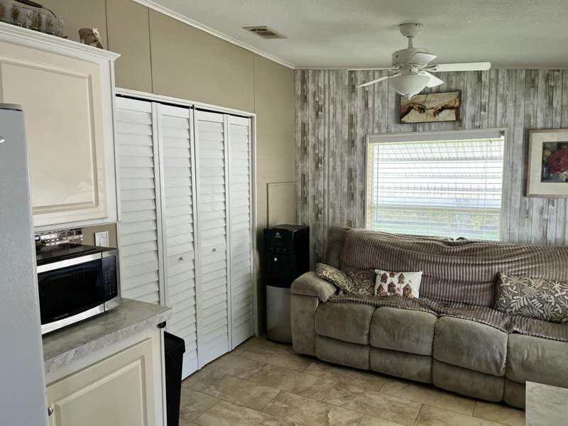 3 bedroom Manufactured Home at 2555 PGA Boulevard ##448, The Meadows, Palm Beach Gardens — photo 4