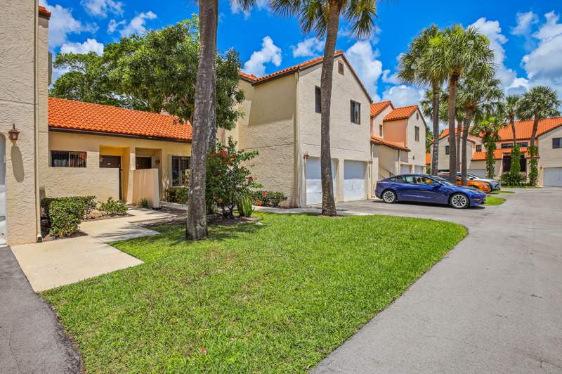 2 bedroom Townhouse at 14 Vía De Casas Sur #103, South Lake Condo, Boynton Beach — photo 2