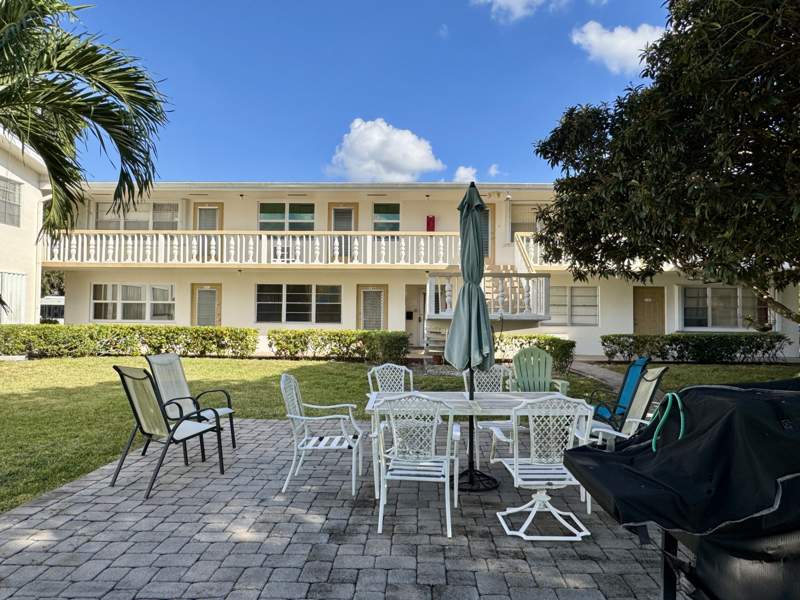 1 bedroom Condominium at 148 Bedford F, Bedford Condo, West Palm Beach — photo 2