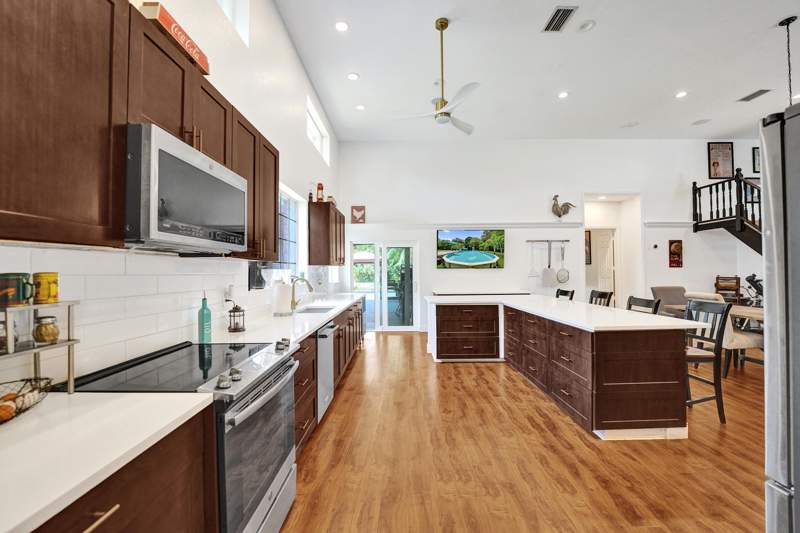 7 bedroom Single Family Residence at 10951 SW 58th Court, Fla Fruit Lands Co Sub No 1, Davie — photo 4