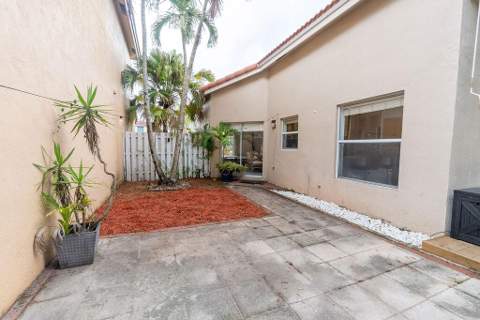 1284 NW 125th Terrace, Sunrise FL - photo 11 of 84