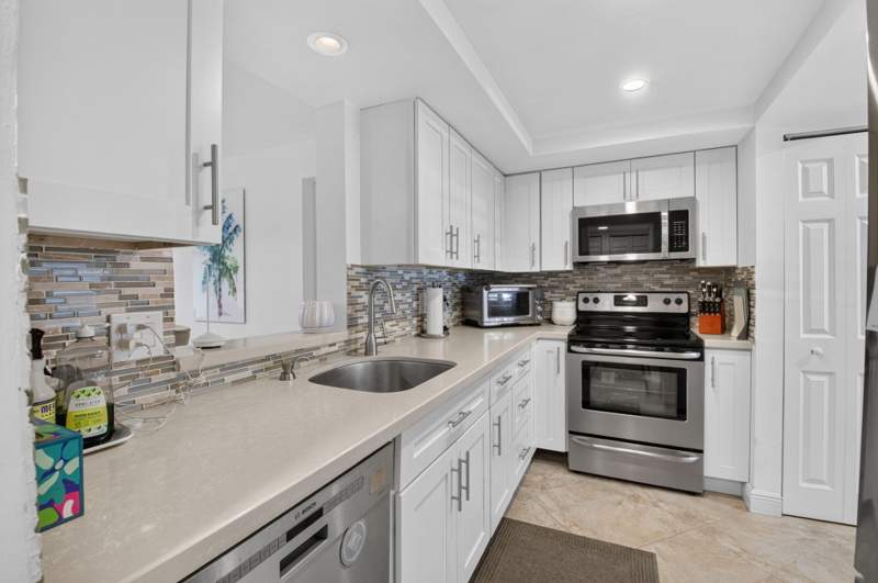 2 bedroom Condominium at 14849 Cumberland Drive #1060, Villages Of Oriole Deauville, Delray Beach — photo 2