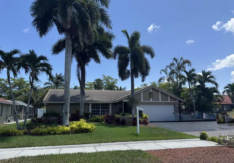 3 bedroom Single Family Residence at 11954 NW 24th Street, Coral Springs Country Club, Coral Springs — photo 2