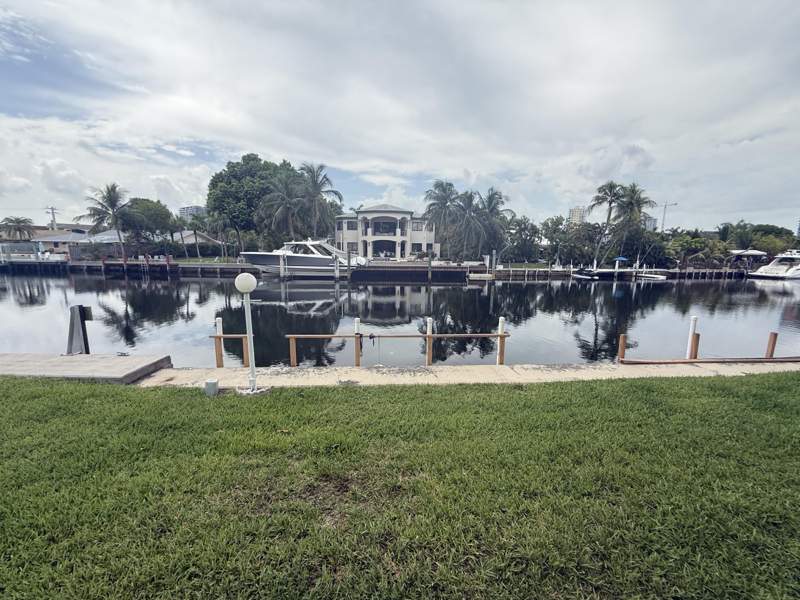 2 bedroom Stock Cooperative at 460 Paradise Isle Boulevard #101, Isle Of Paradise Co-Op, Hallandale Beach — photo 2