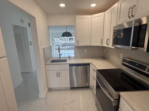460 Paradise Isle Boulevard #101, Hallandale Beach FL - photo 11 of 37