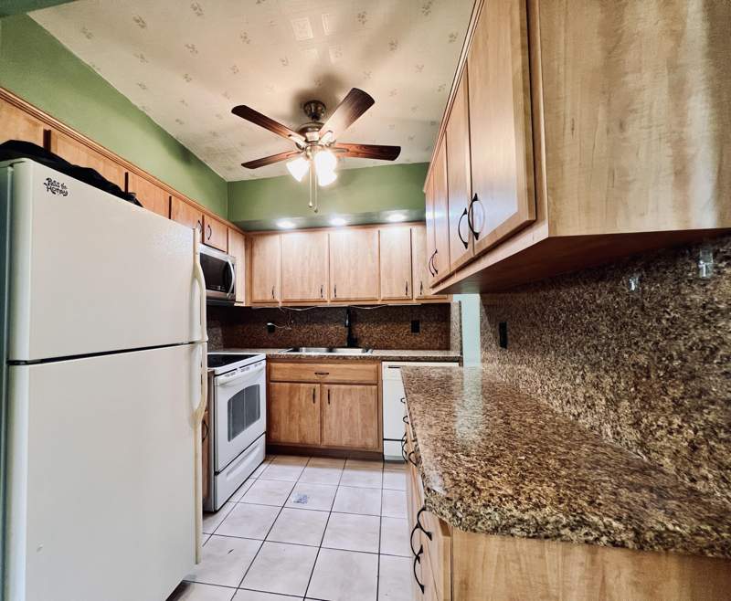 2 bedroom Condominium at 210 Easthampton I, Easthampton A Thru I Condos, West Palm Beach — photo 2