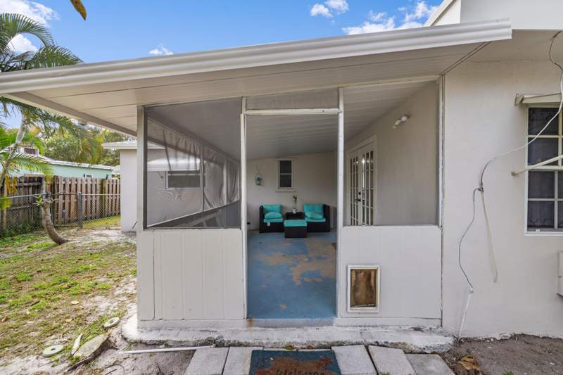 4 bedroom Single Family Residence at 336 S Chillingworth Drive, Palm Beach Lakes South, West Palm Beach — photo 2