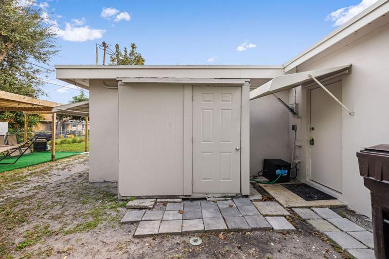 4 bedroom Single Family Residence at 336 S Chillingworth Drive, Palm Beach Lakes South, West Palm Beach — photo 5