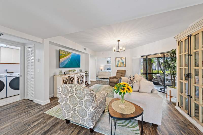 2 bedroom Condominium at 111 Waterview Drive #1110, Lakes Condo, Palm Beach Gardens — photo 4