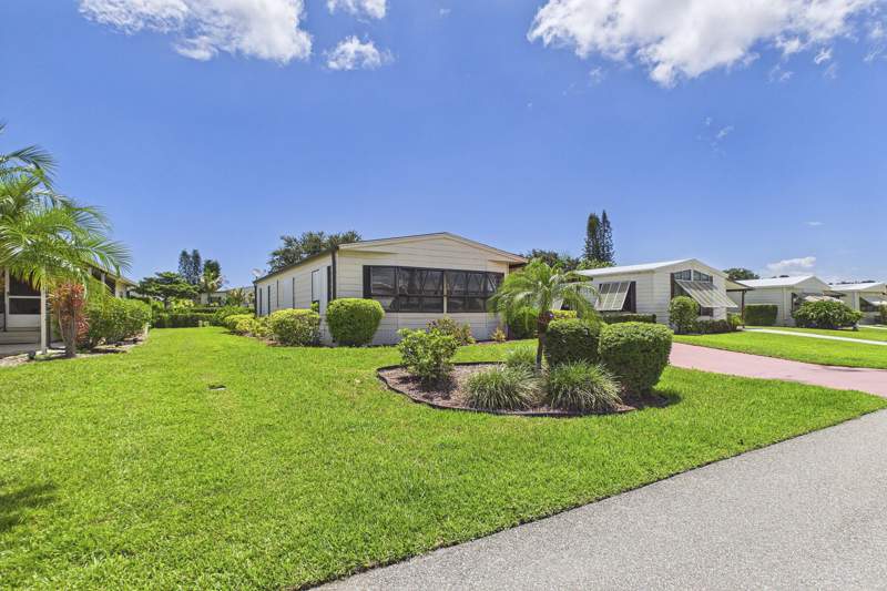 2 bedroom Mobile Home at 7831 SE Shenandoah Drive, Cambridge At Heritage Ridge, Hobe Sound — photo 2