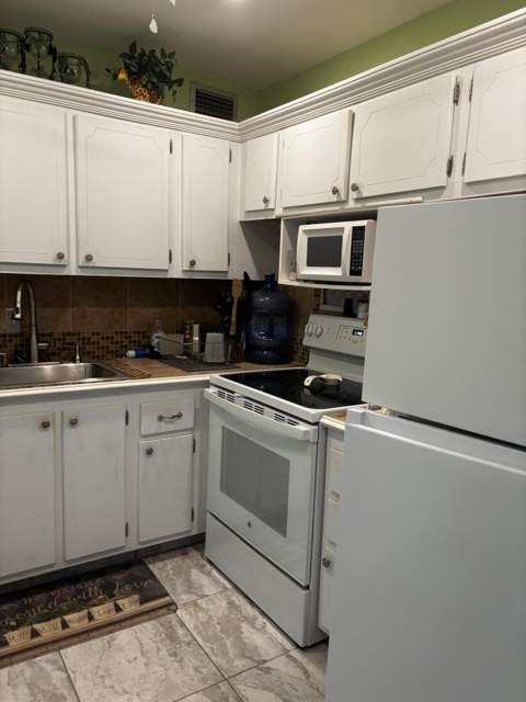 310 Chatham O #310, West Palm Beach FL - photo 10 of 15