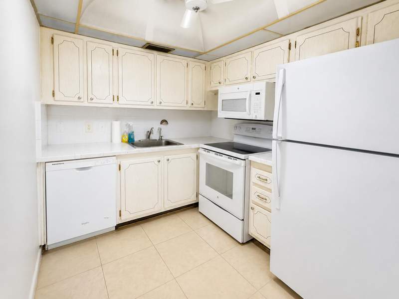 2 bedroom Condominium at 234 Chatham L, Chatham Condos, West Palm Beach — photo 4