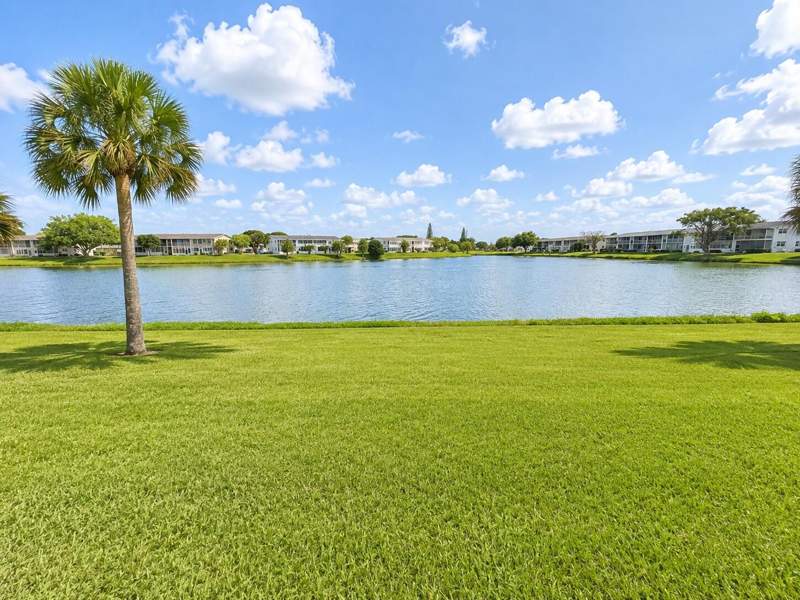 2 bedroom Condominium at 234 Chatham L, Chatham Condos, West Palm Beach — photo 3