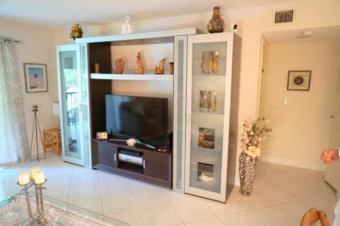 7286 Huntington Lane #306, Delray Beach FL - photo 11 of 41